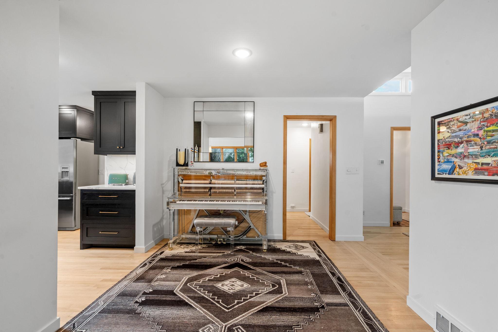 31-web-or-mls-620 Oak St-31.jpg