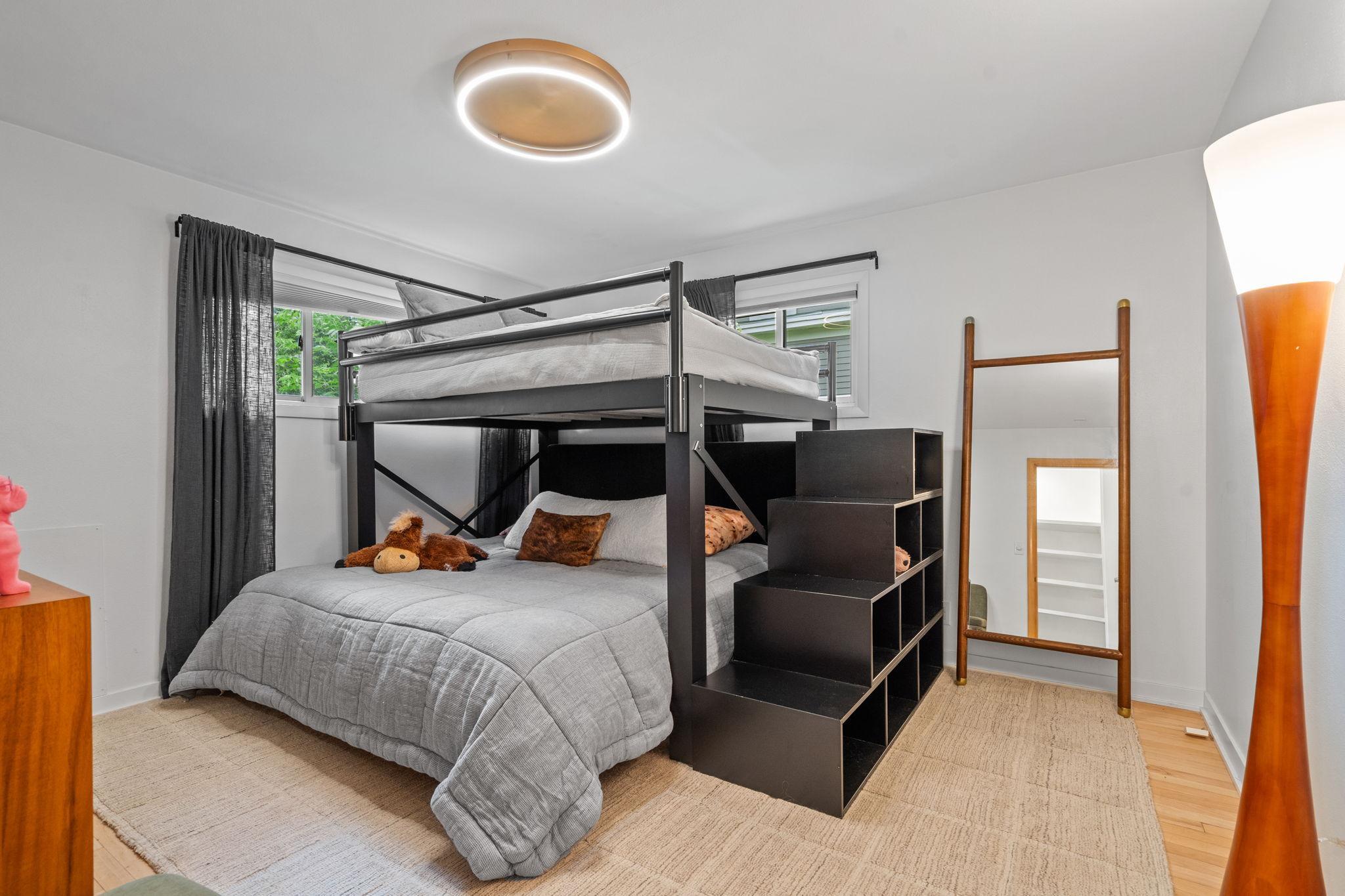 50-web-or-mls-620 Oak St-50.jpg