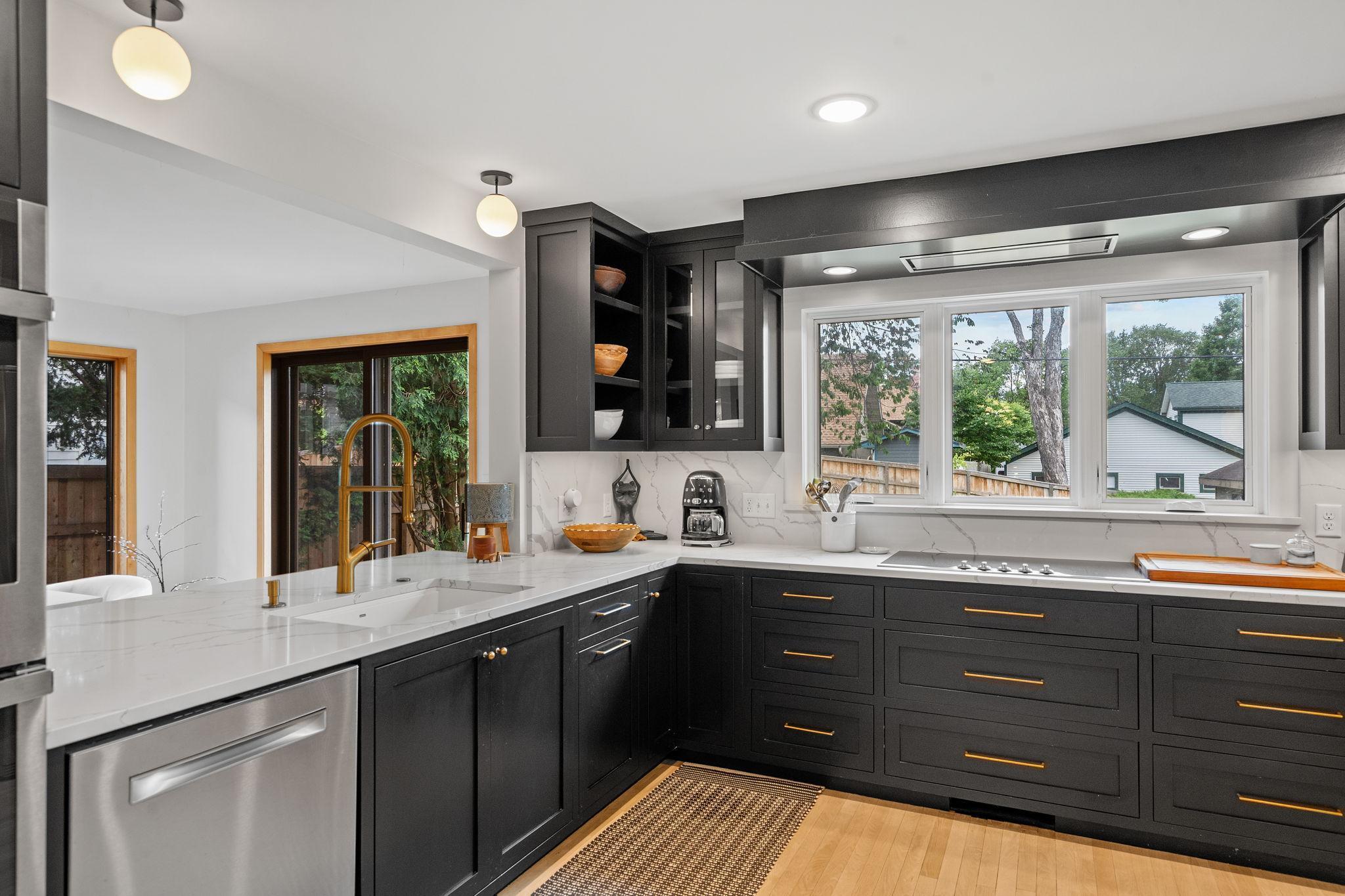 40-web-or-mls-620 Oak St-40.jpg