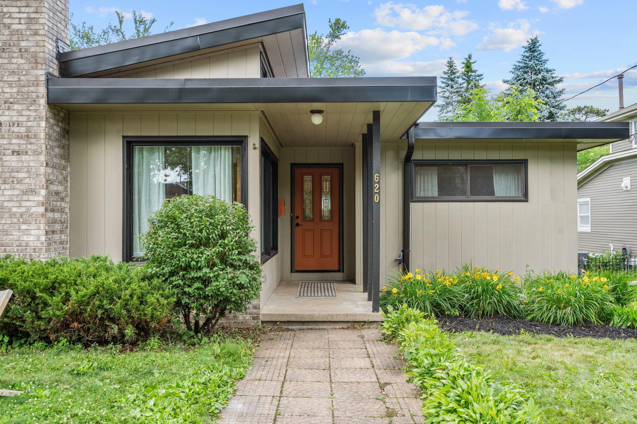 4-web-or-mls-620 Oak St-4.jpg
