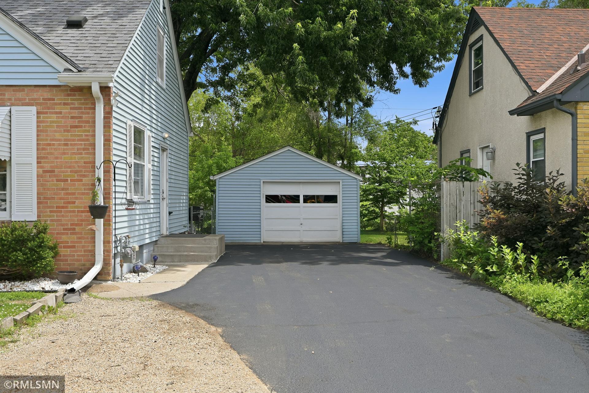Oversized one stall garage