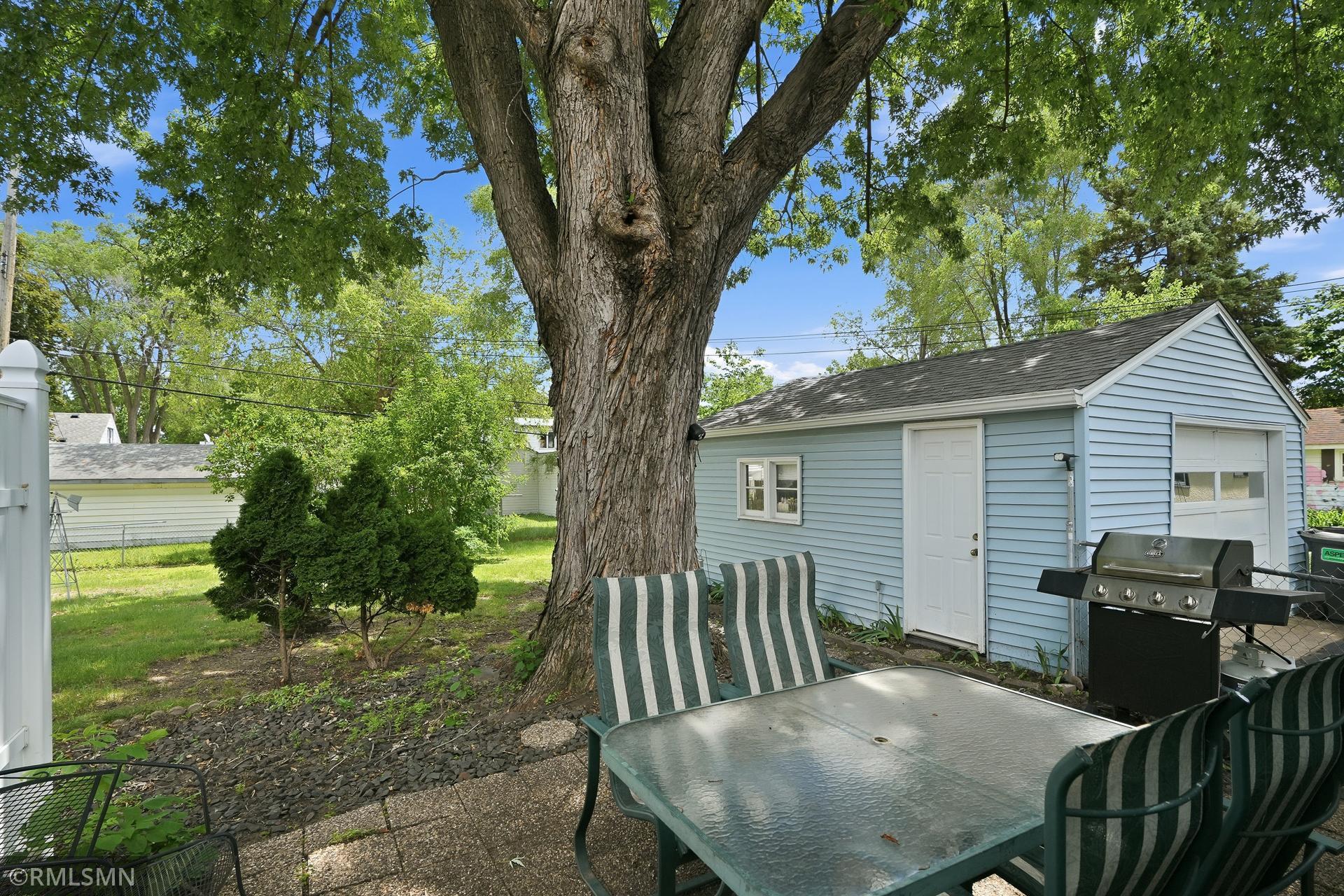 Private retreat in your own back yard. Enjoy bbqs and large gatherings too.
