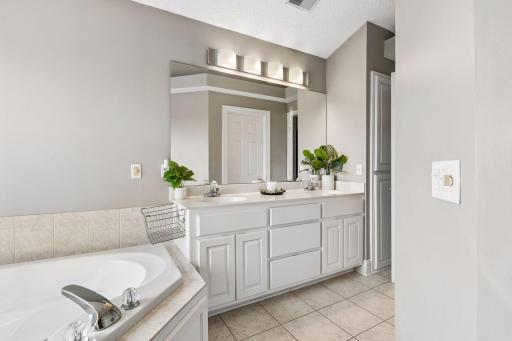 10577 Alamo Street Northeast - Primary Private Full Bath