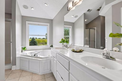10577 Alamo Street Northeast - Primary Private Full Bath