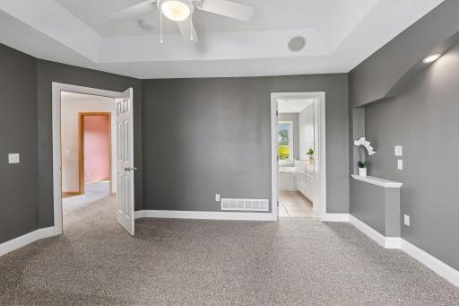 10577 Alamo Street Northeast - Primary Private Full Bath