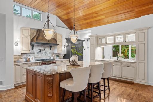 2700 Ashbourne Road, Minnetonka, MN 55391