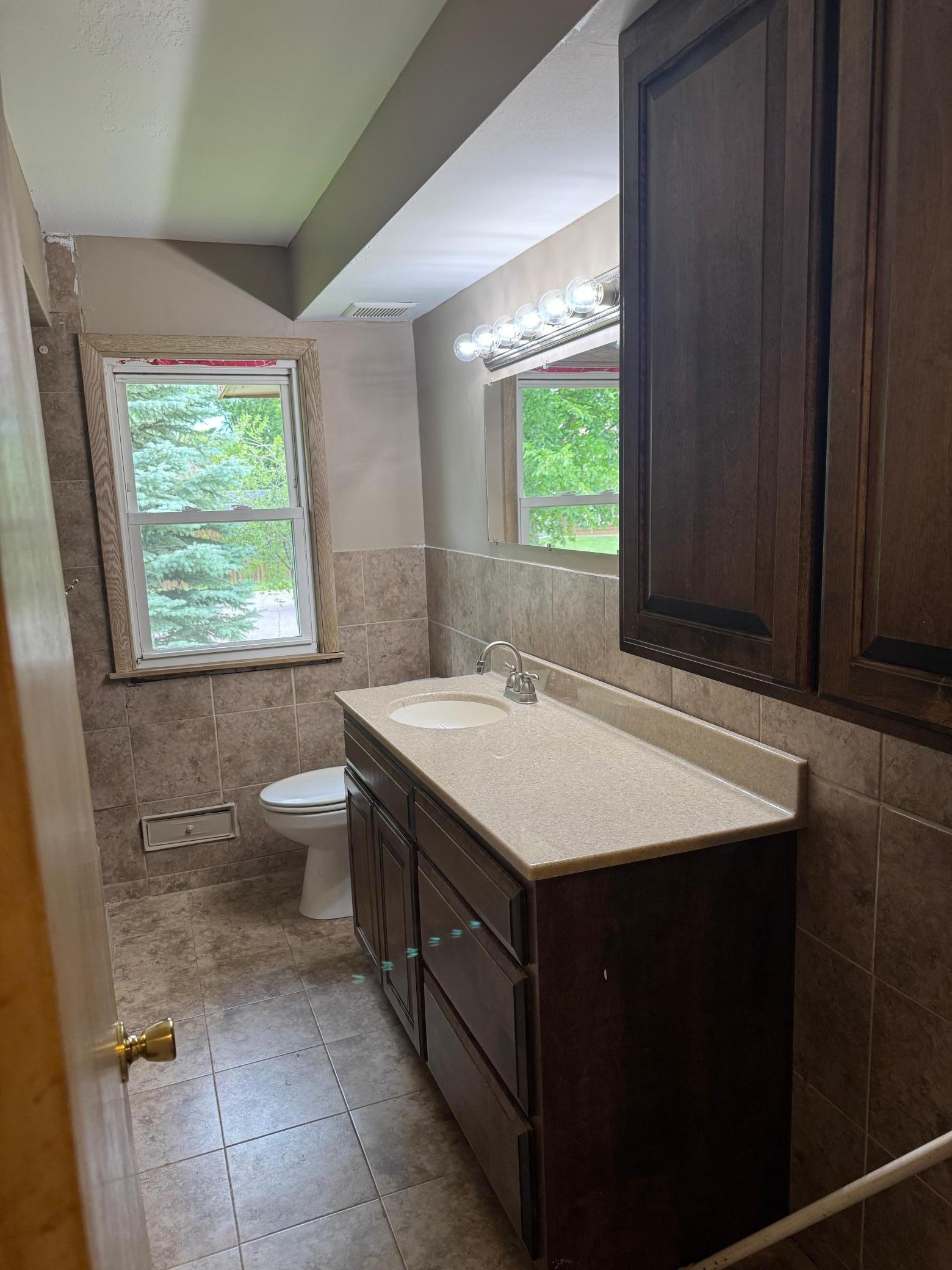 Main level full bath