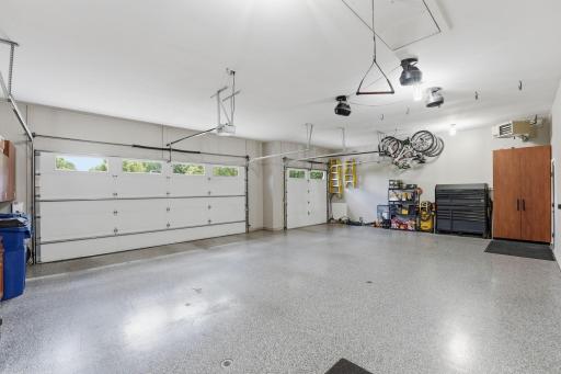The polish doesn't end in the homes interior. Find the garage finishes exactly what you wanted it to be.