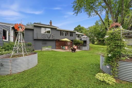 Perfect setup for hosting everything from casual get-togethers to large gatherings.