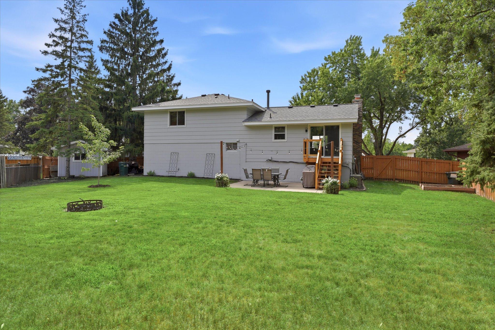 Large, fully fenced back yard