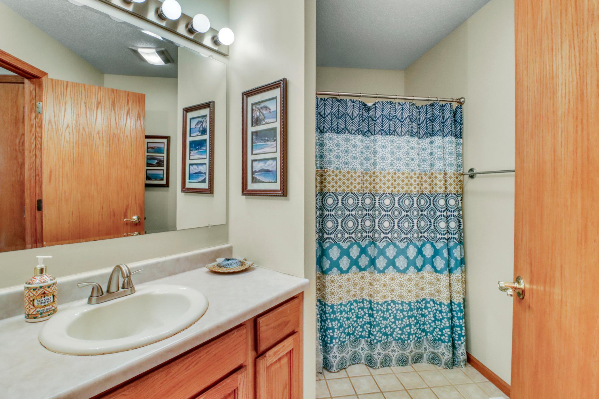 Bathroom1 Main level