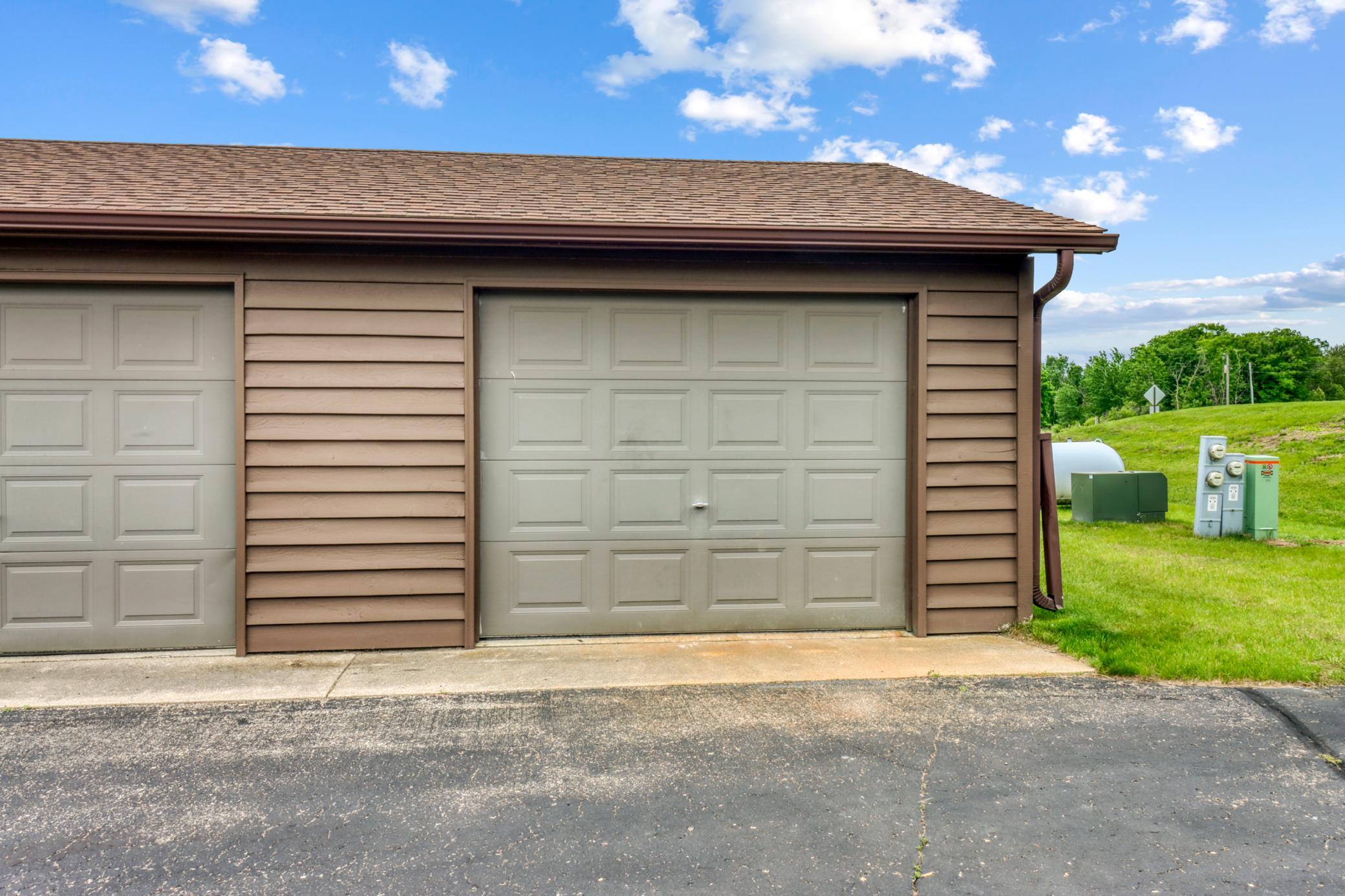 Detached garage