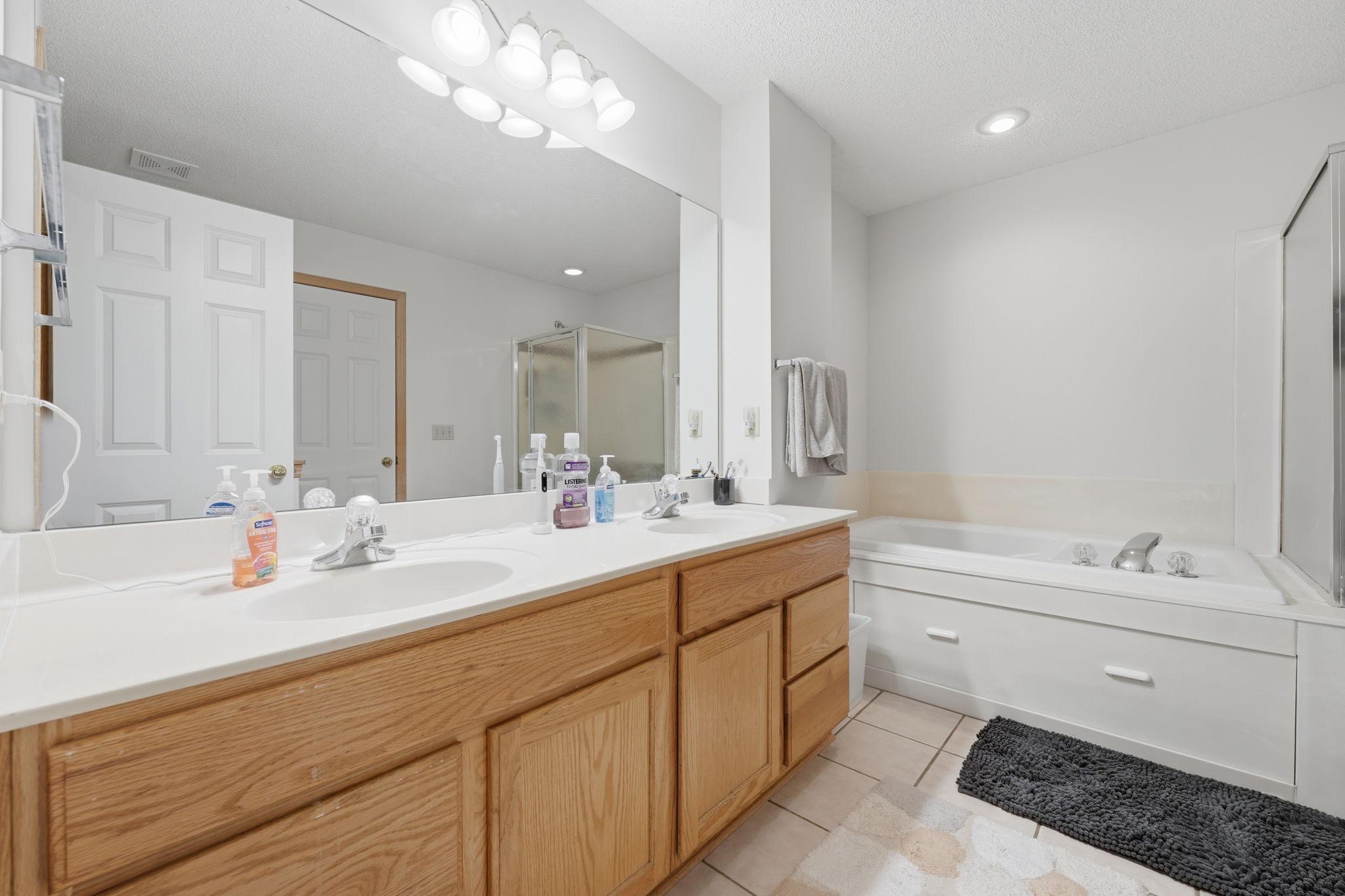 Walk thru master bath