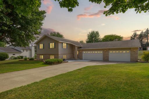1651 Buckingham Path, Faribault, MN 55021