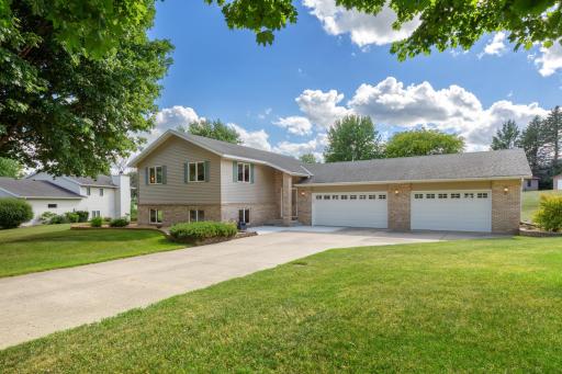 1651 Buckingham Path, Faribault, MN 55021