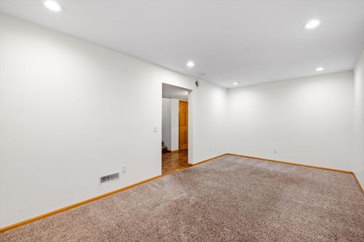 952 Moonlight Drive, Saint Paul, MN 55125