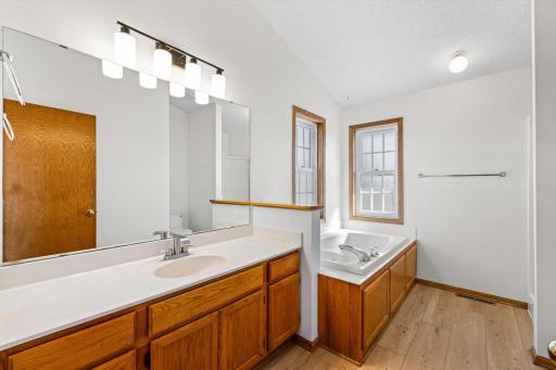 952 Moonlight Drive, Saint Paul, MN 55125