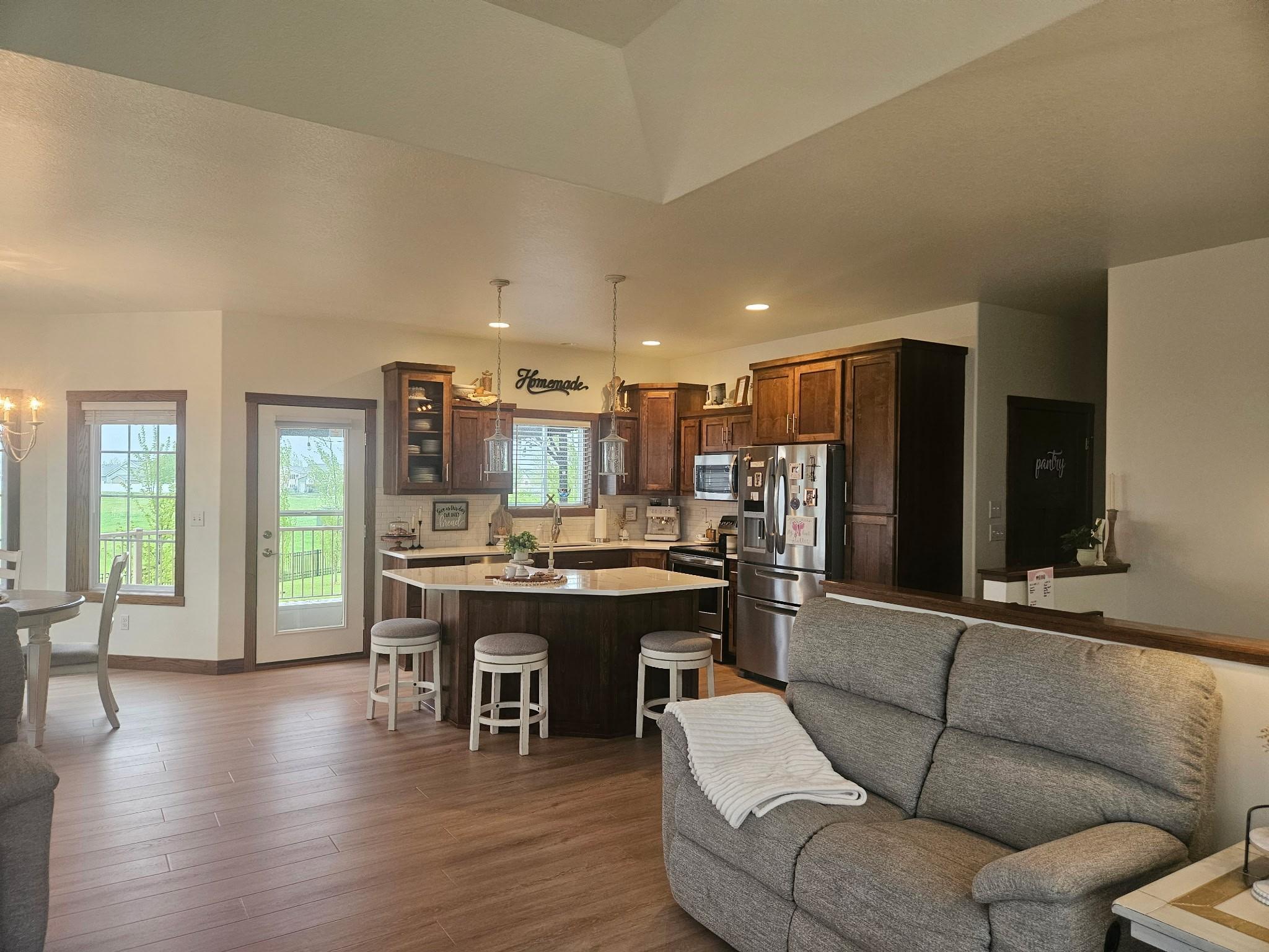 9' Ceilings
