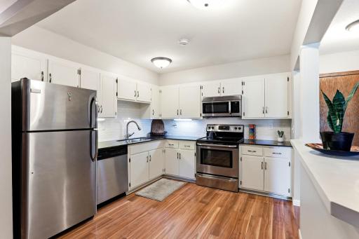16-web-or-mls-705-E-Burnsville-Pkwy-apt-114-16.jpg