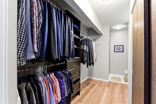 27-web-or-mls-705-E-Burnsville-Pkwy-apt-114-27.jpg