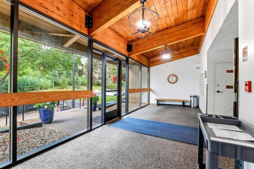 4-web-or-mls-705-E-Burnsville-Pkwy-apt-114-04.jpg