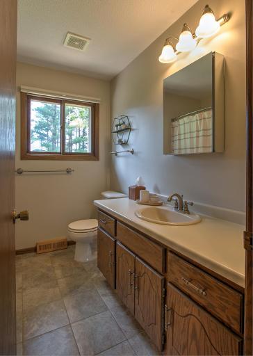Neutral and clean main level full bath. Nice to have a window to let in more light!