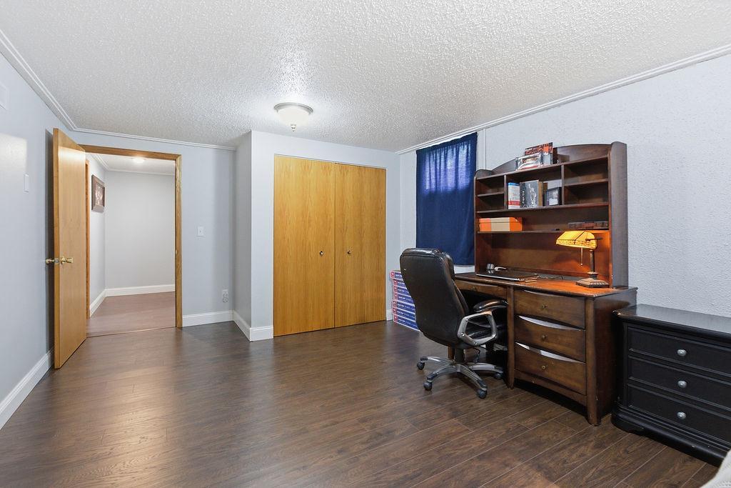 Flex Room w/ 2 windows & good-sized closet