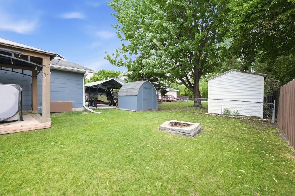 Firepit, Storage shed, Side parking pad