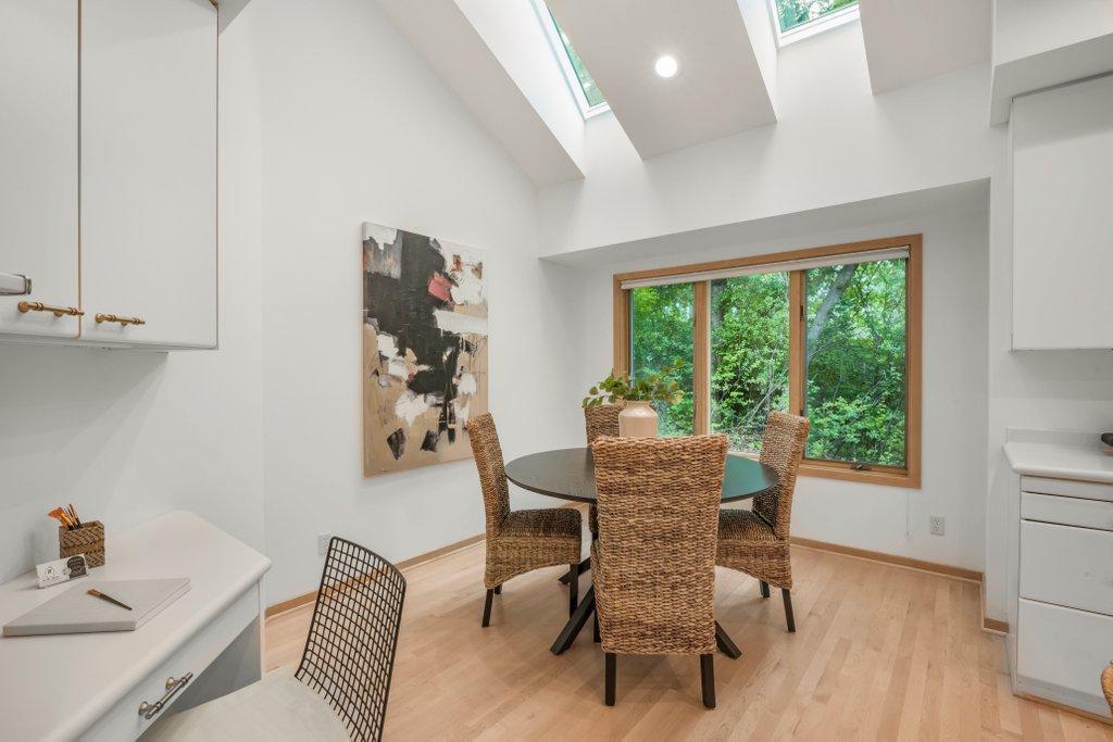 Kitchen - breakfast nook and built in desk