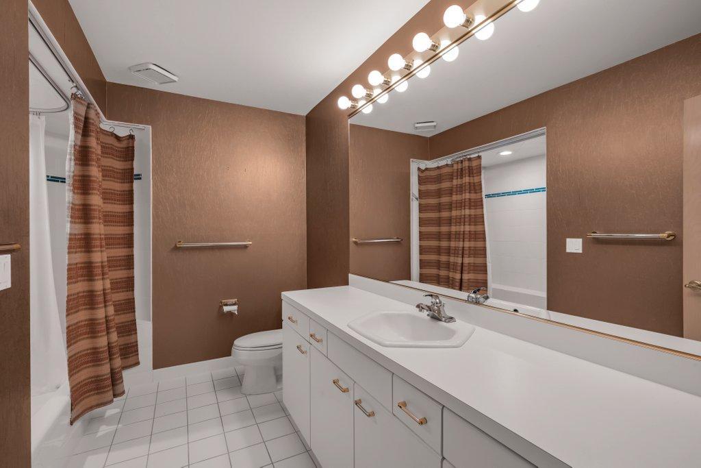 Lower level full bath