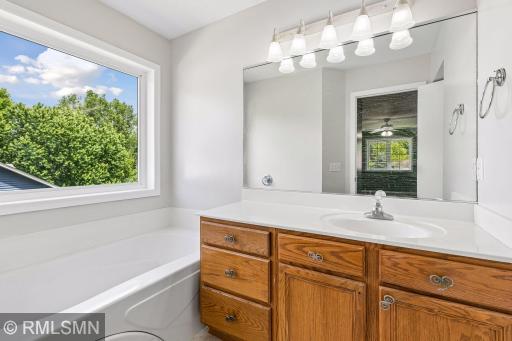 1216 Cuylle Bay, Faribault, MN 55021