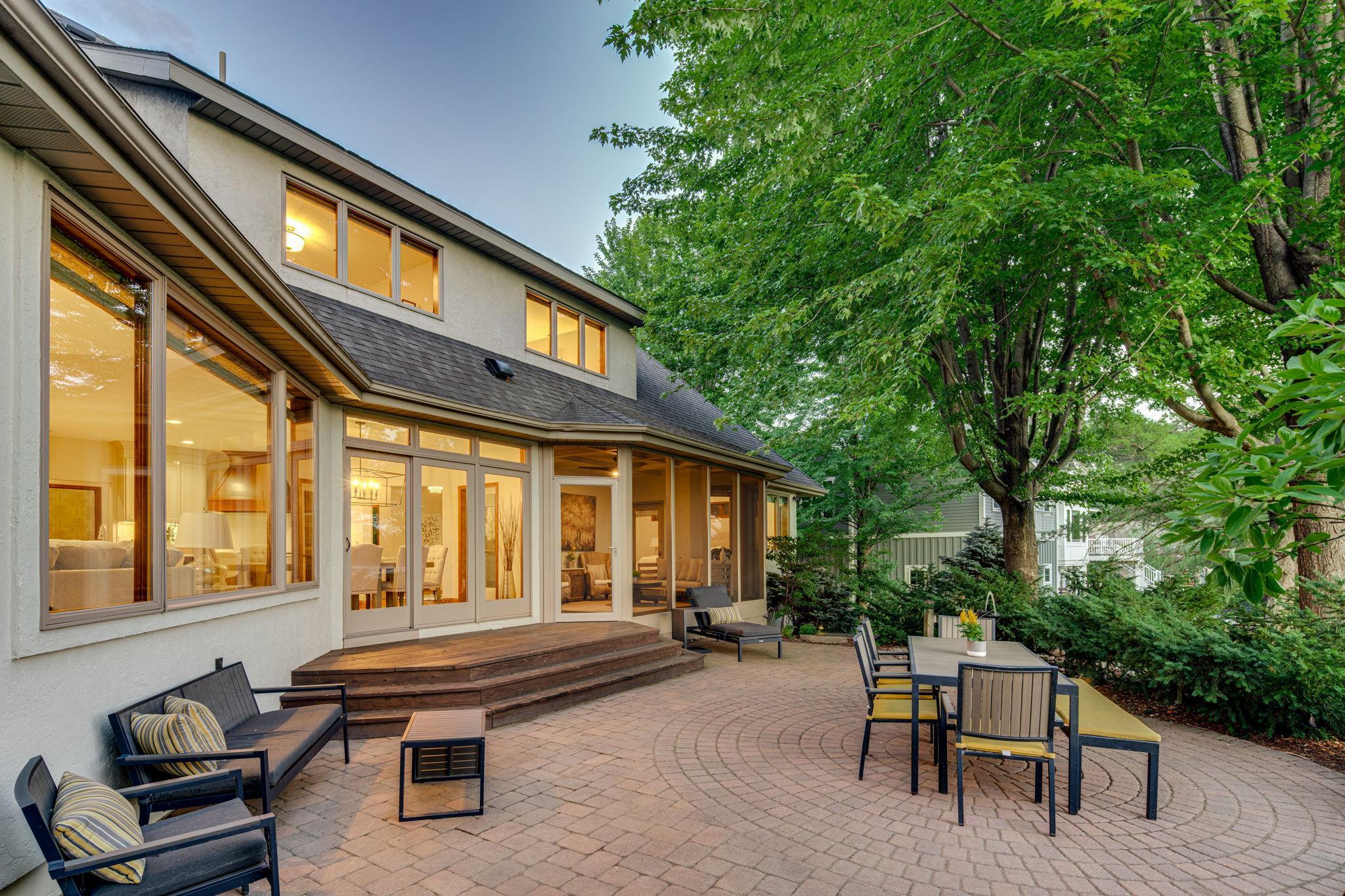 Outdoor amenities are designed to maximize the waterfront setting.