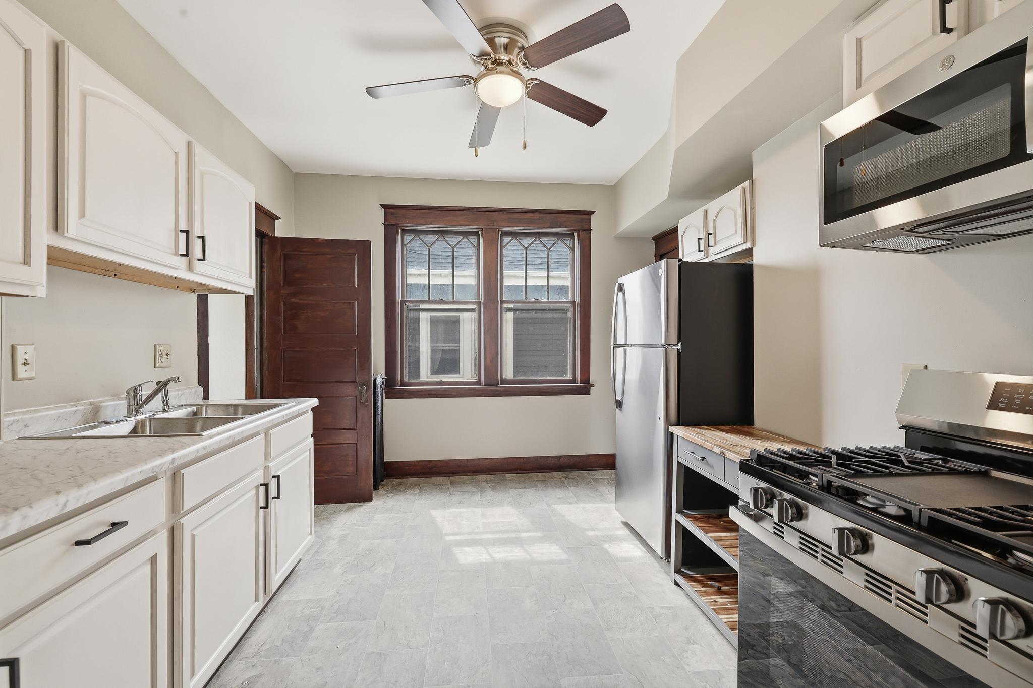 Kitchen 934.JPG