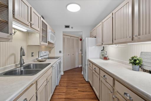 6615 Lake Shore Drive S, 304, Minneapolis, MN 55423