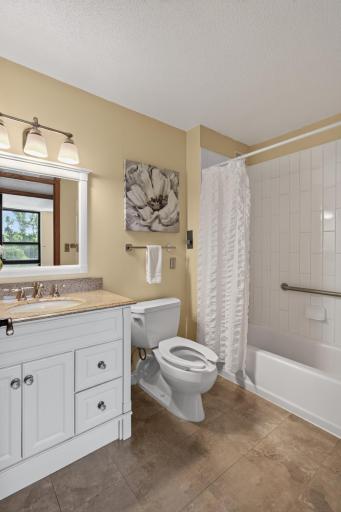 6615 Lake Shore Drive S, 304, Minneapolis, MN 55423