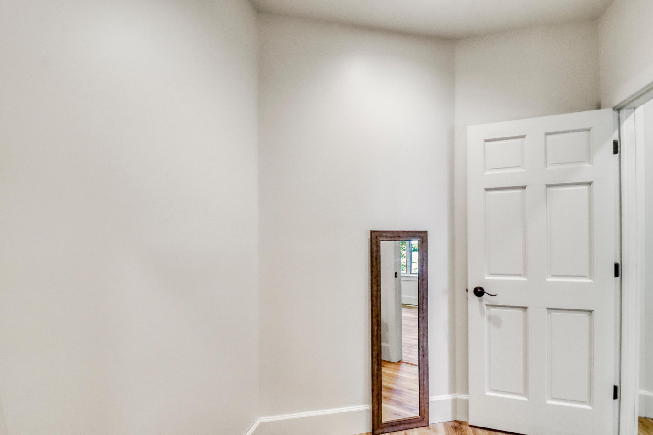 Upstairs Bedroom Closet-3264.JPG