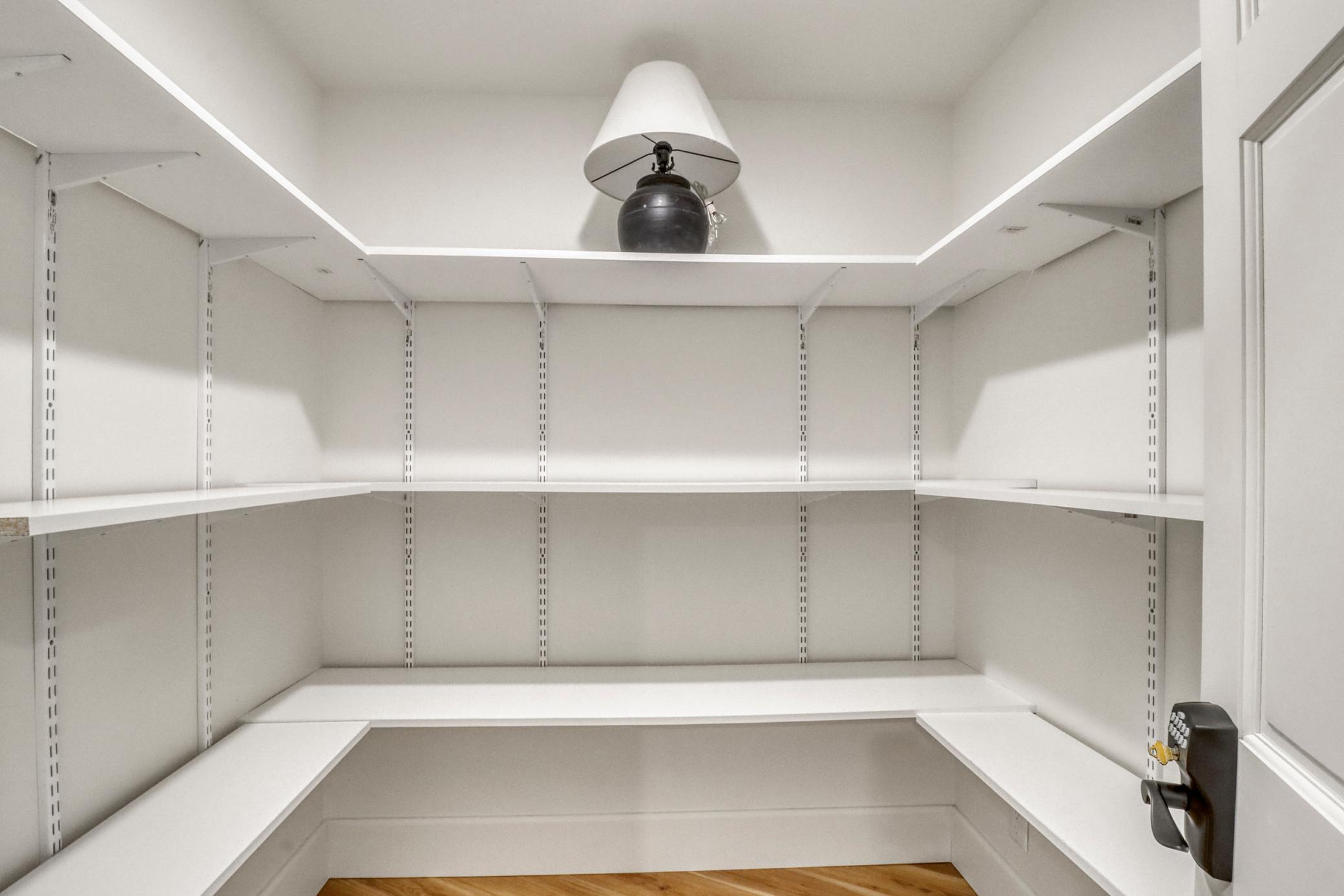 Storage Closet1_1-3264.JPG