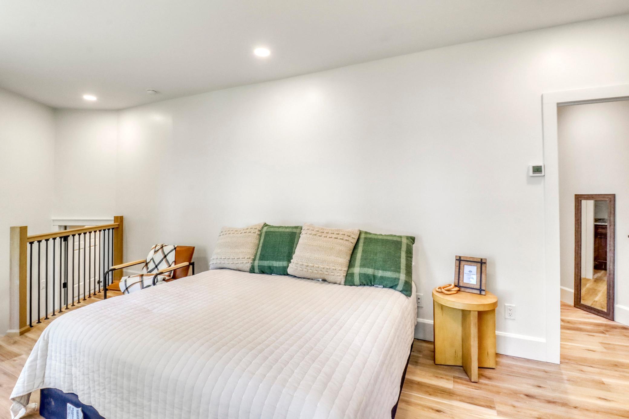 Upstairs Bedroom1_3-3264.JPG
