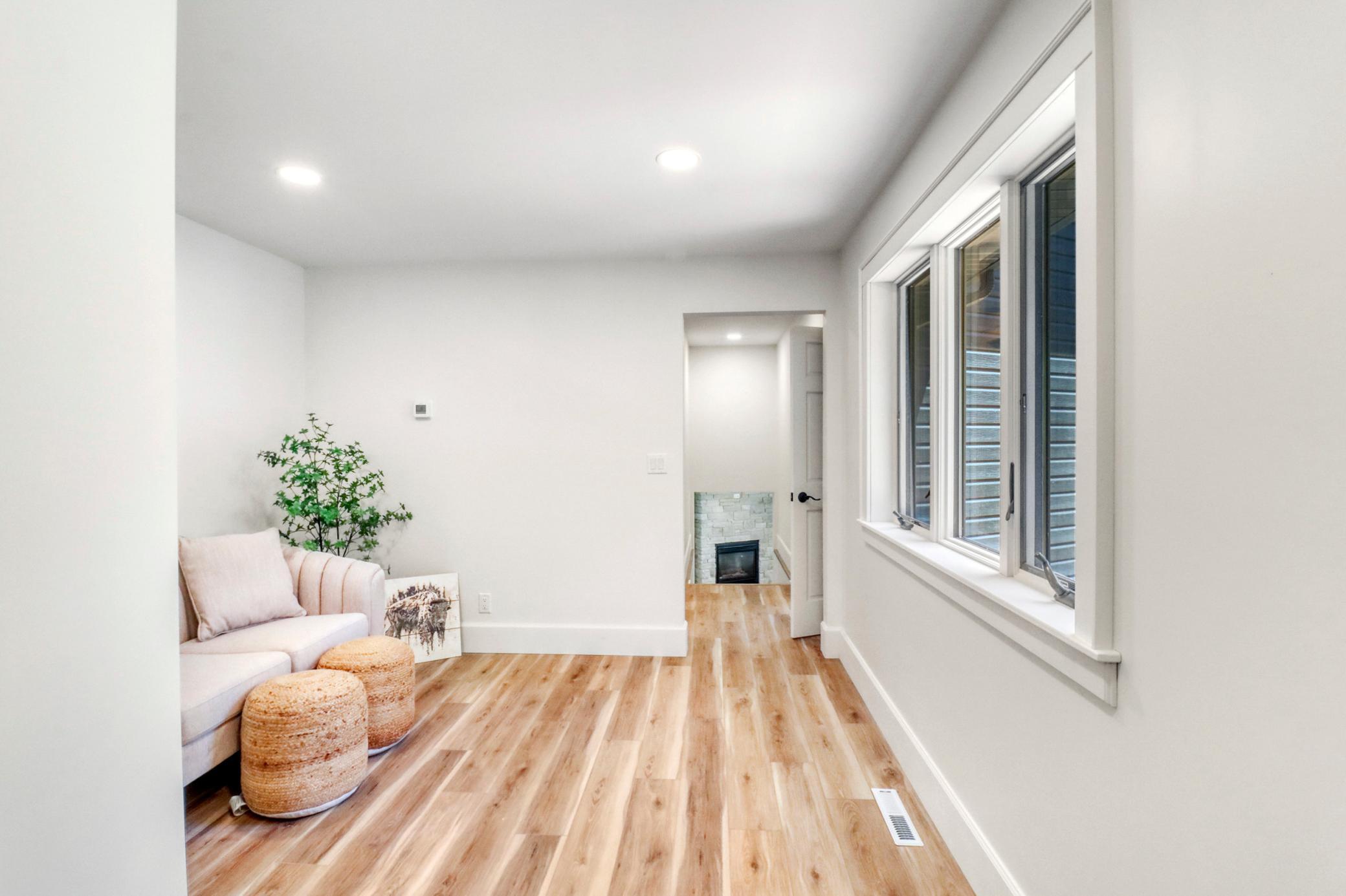 Familyroom1_1-3264.JPG