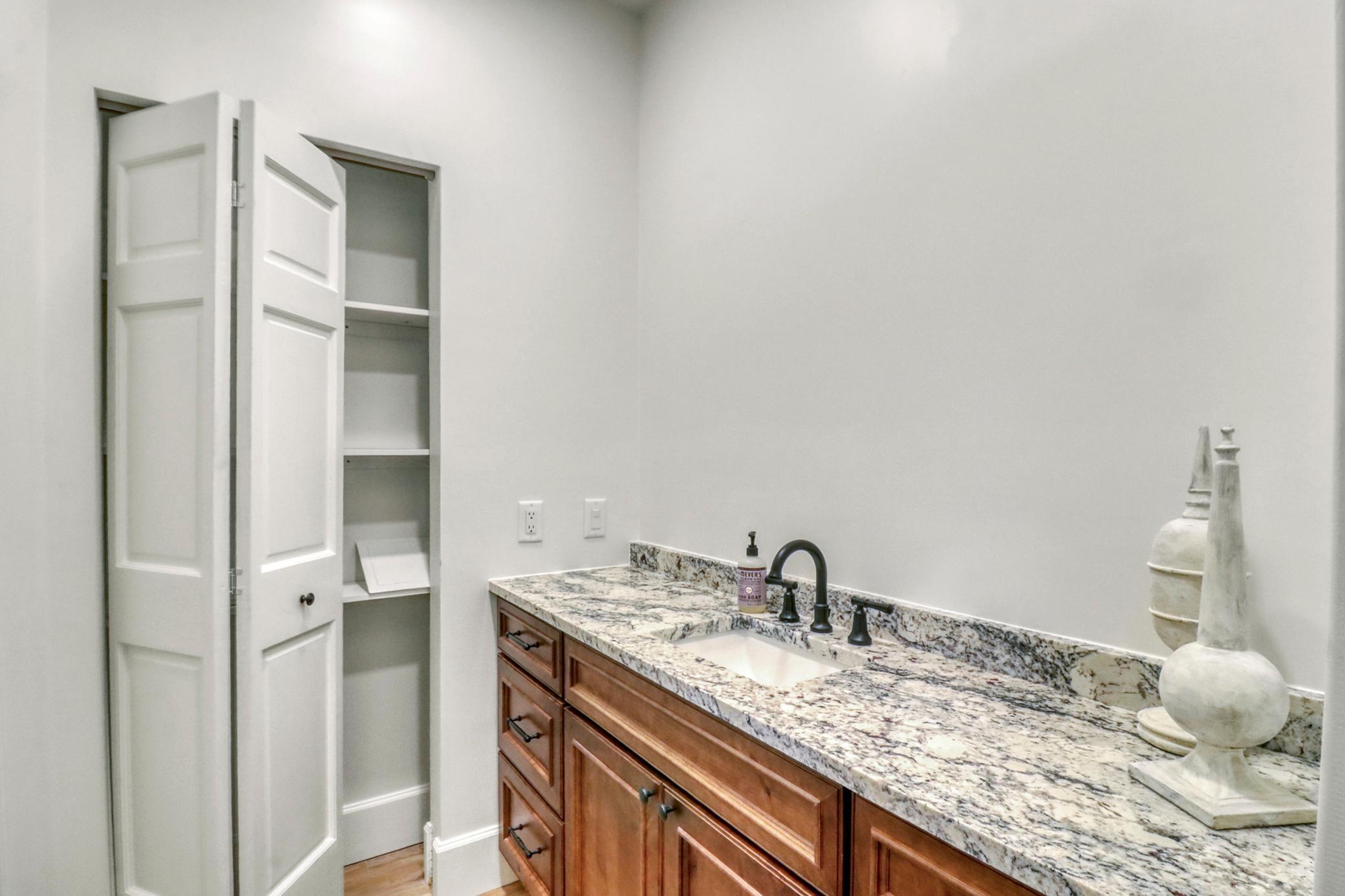 Upstairs Bathroom1_1-3264.JPG
