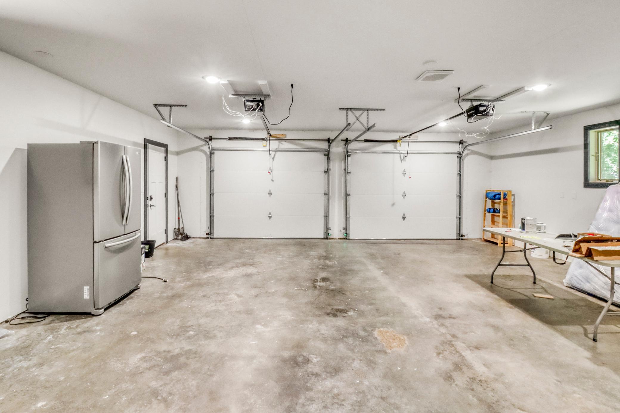 Garage1_0-3264.JPG