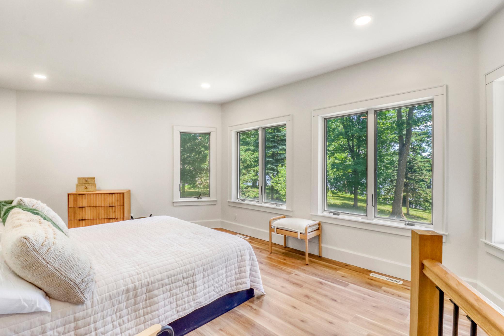 Upstairs Bedroom1_0-3264.JPG