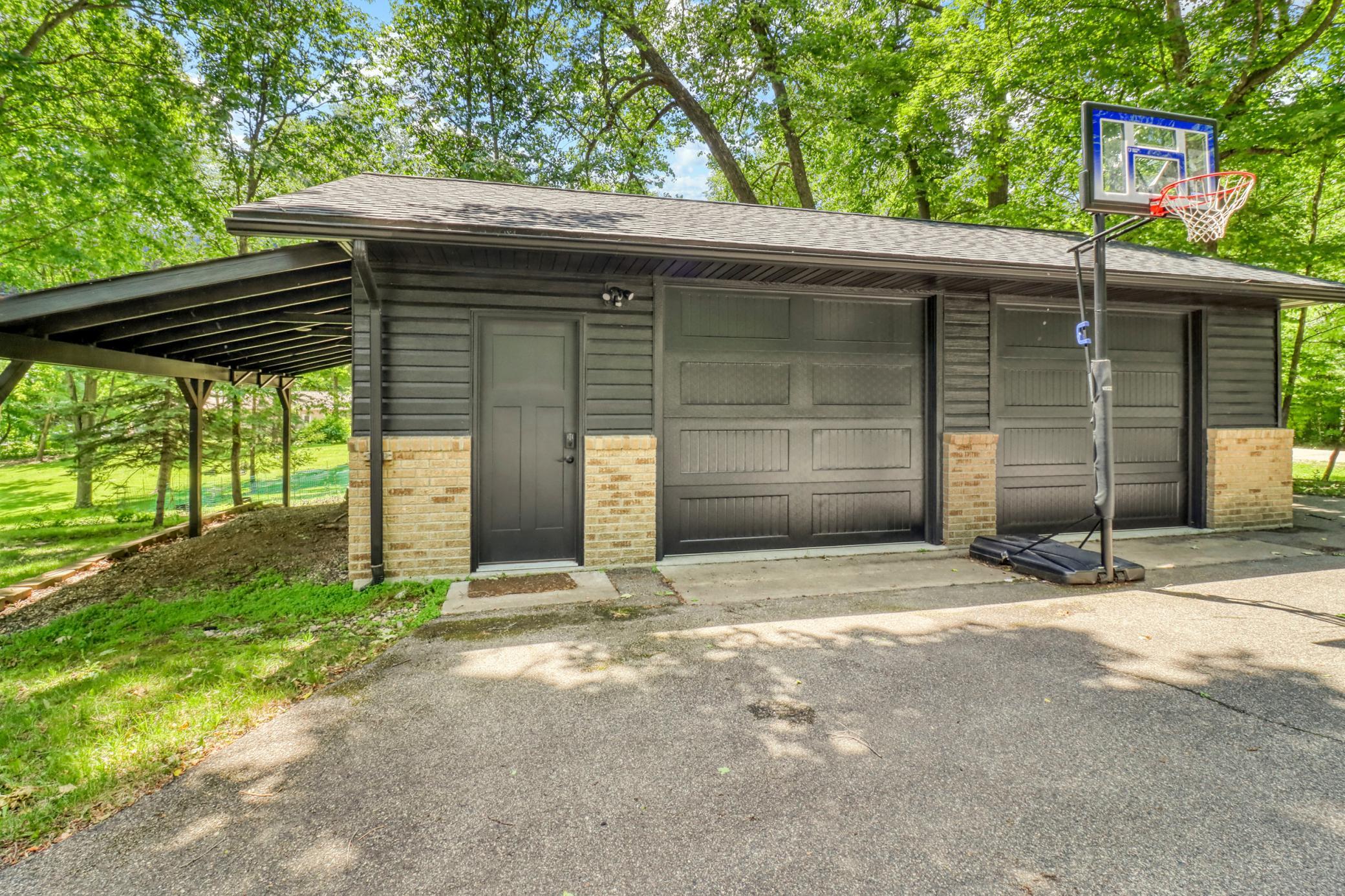 Unattached Garage_exterior1_1-3264.JPG