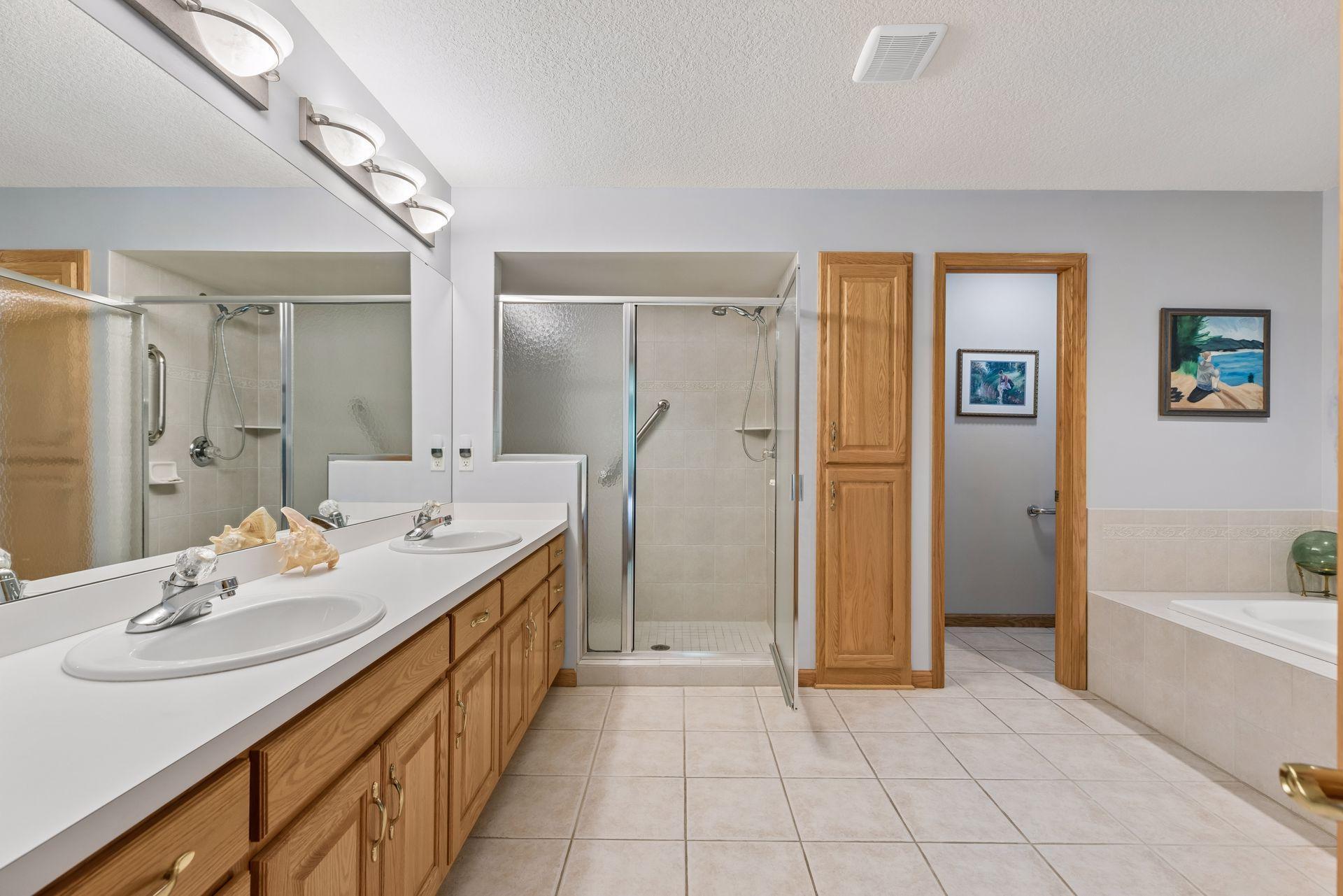 10426 Eagle Pointe Circle - Primary Bathroom with shower, double vanity and soaking tub.