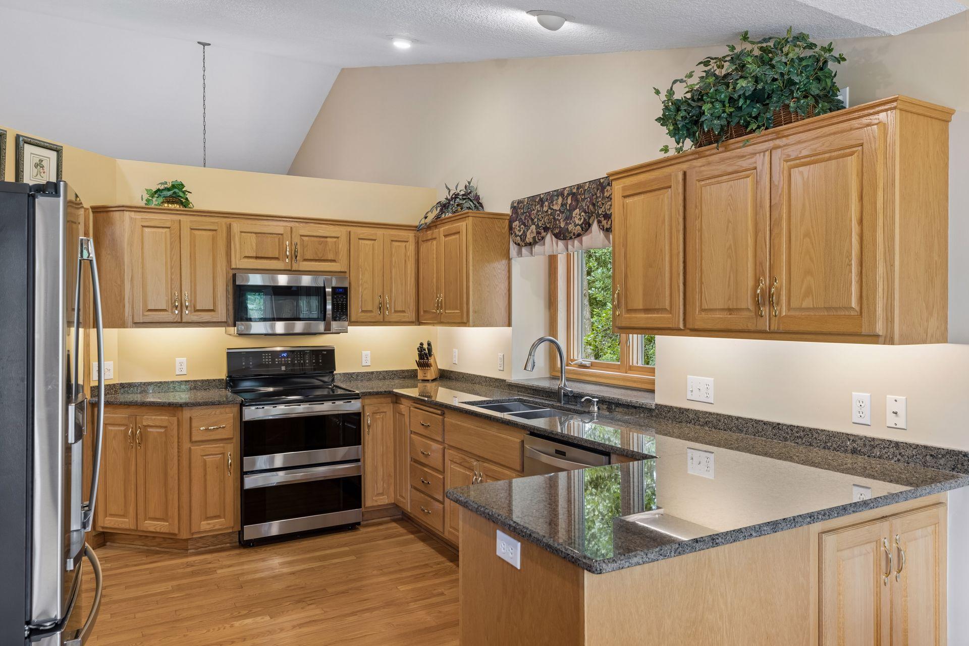10426 Eagle Pointe Circle - Kitchen with a lookout window.