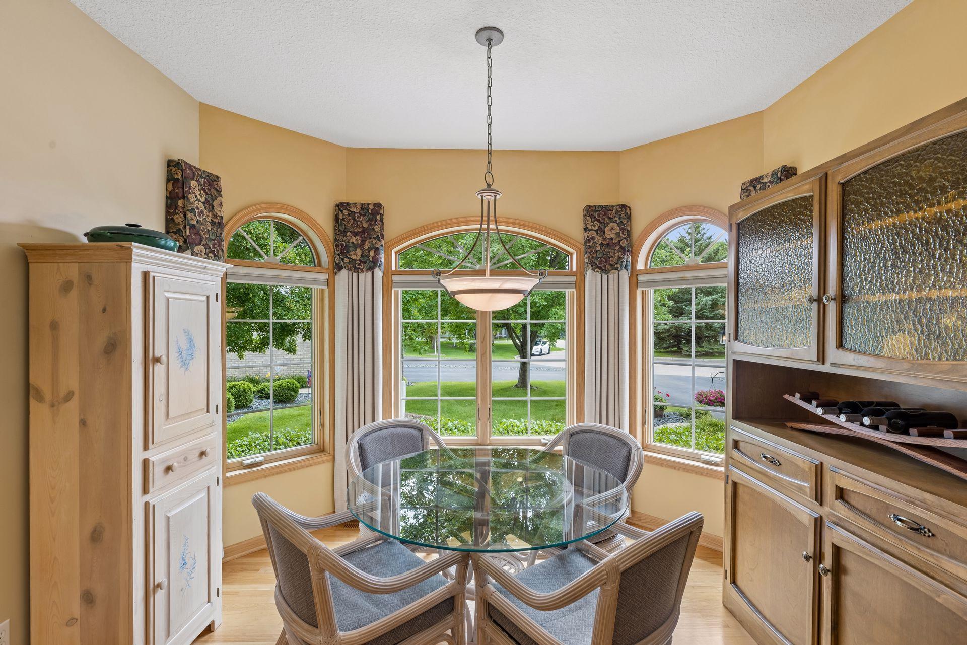 10426 Eagle Pointe Circle - Breakfast area is bright and relaxing.