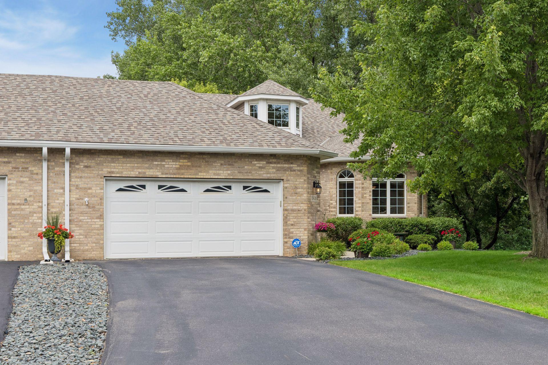 10426 Eagle Pointe Circle - Spacious 2 car garage