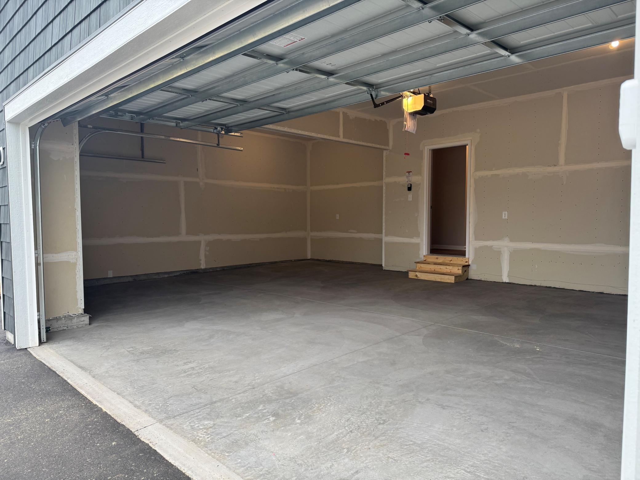 Mercer Garage 6153 Goodview