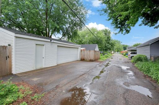 33-web-or-mls-973-Galvin-Ave_Exterior-09.jpg