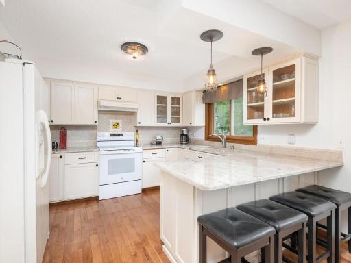 18511 Maple Leaf Drive, Eden Prairie, MN 55346